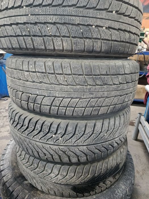 Шины зимние 15 те .
