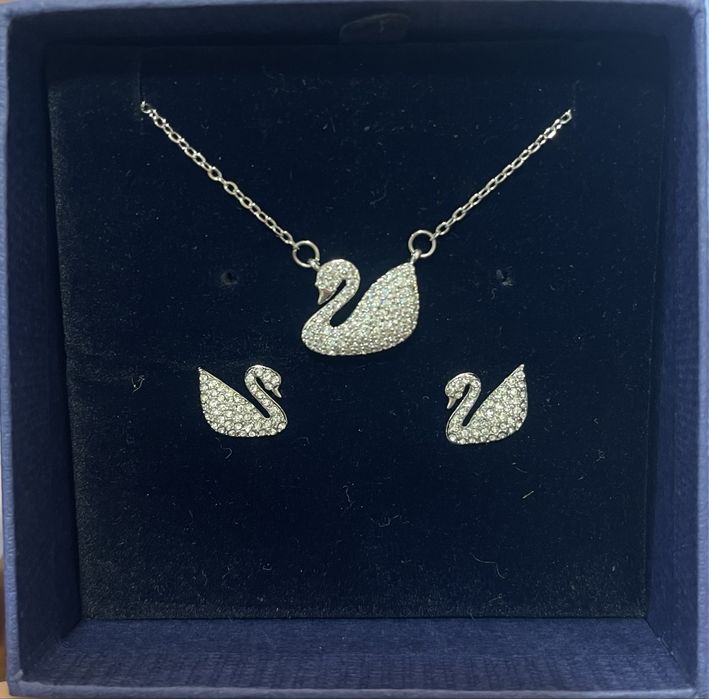 Комплект на Сваровски Swarovski от обеци и колие