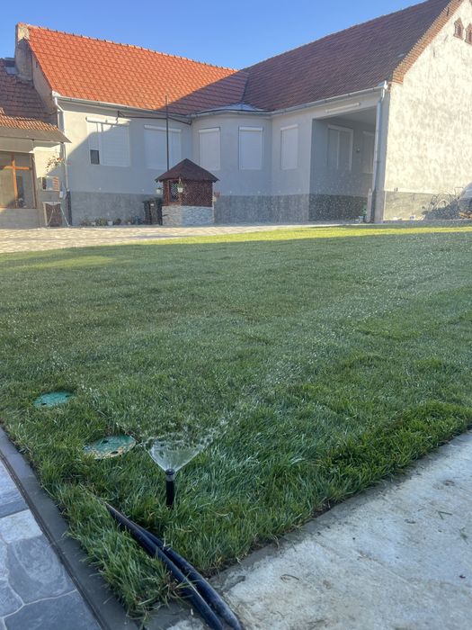 Gazon cu sistem de irigati