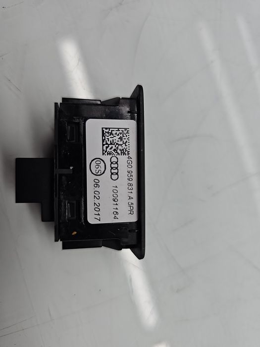 Buton deschidere portbagaj AUDI A6 (4G2, C7) [Fabr 2012-2017] 4G095983