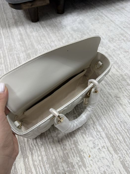 Сумка Dior D-Joy Medium