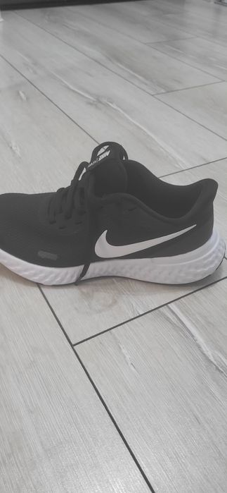 Adidasi dama Nike ,marimea 36