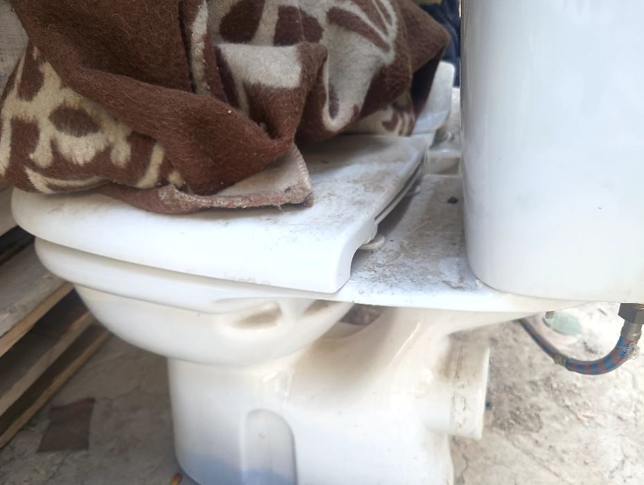 unitaz bor qo'yilgan olingan ishlatilmagan