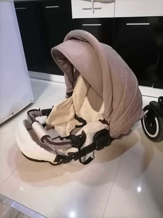 Бебешка количка.