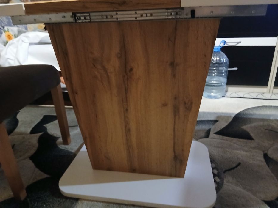 Чисто нова трапезна маса в отлично състояние