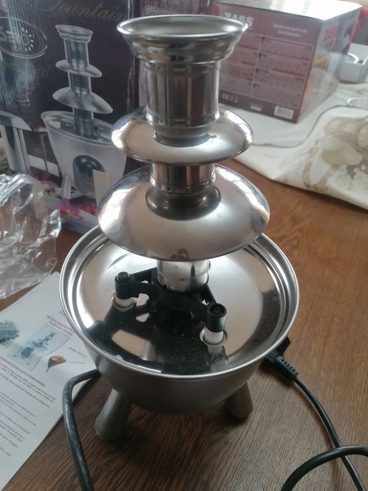 Fântână ciocolata, inox, folosita o singura data, ca noua