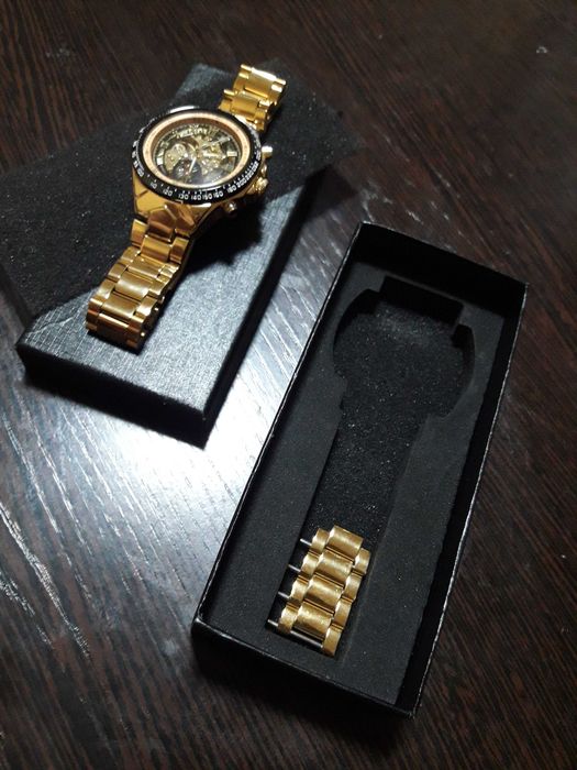 Продам наручные часы WINNER