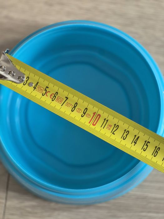 Котешка тоалетна и купички