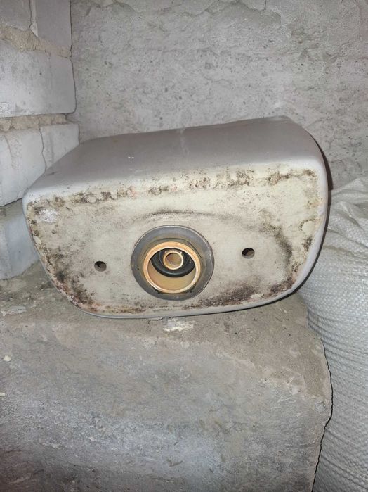 Продам бачок от унитаза