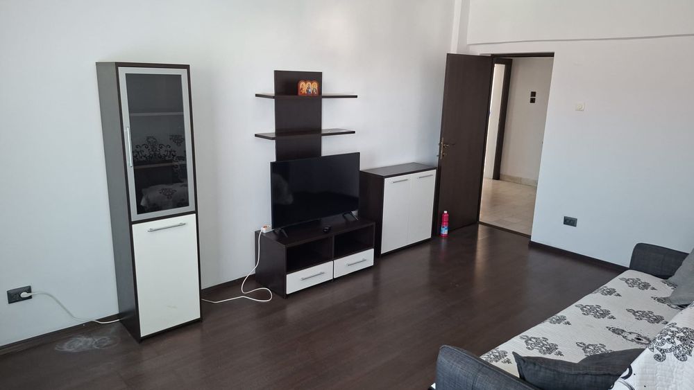 Inchiriez apartament 4 camere Centru Targoviste Mobilat  !