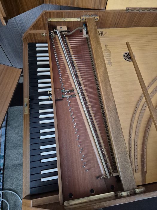 Mini pian lemn vintage Sunați