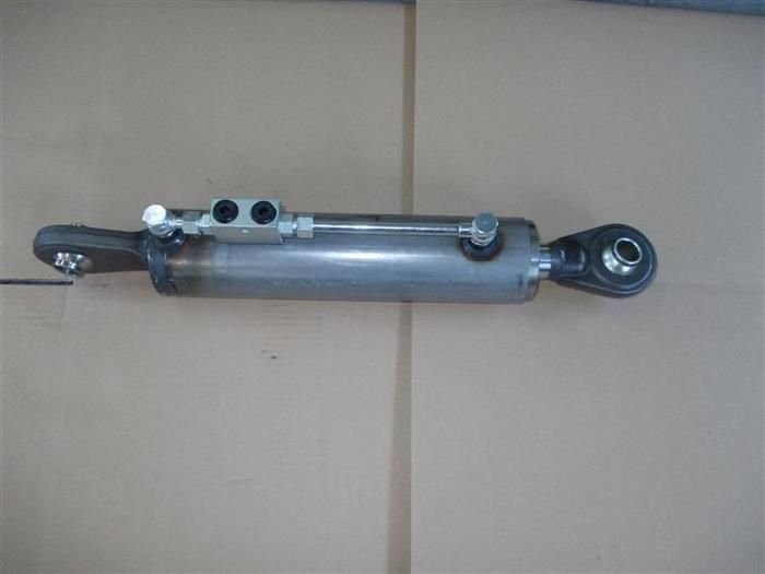 Tirant central hidraulic ridicare utilaje tractor fabricatie Italia