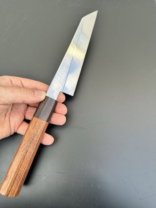 Cutit de bucatarie facut manual