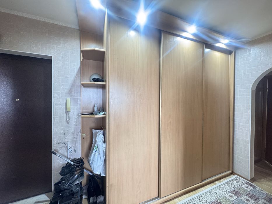 Продам прихожую б/у