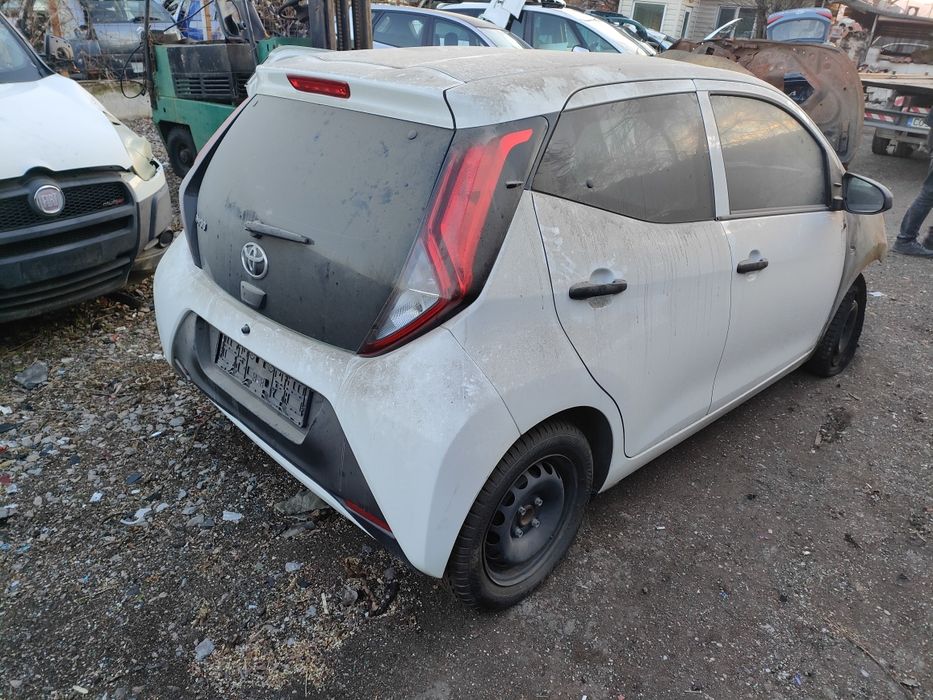 Продавам на части Тойота Айго 2020г