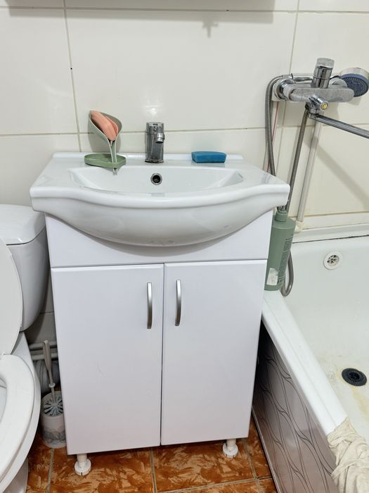 Продам раковину со шкафом