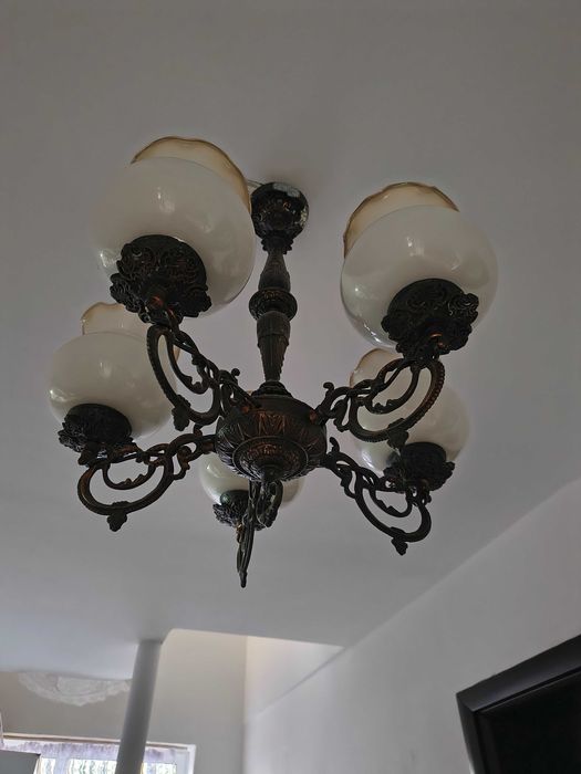 Старинен метален Античен полилей