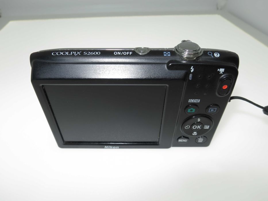 Nikon Coolpix S2600 стилен ултра компактен фотоапарат Работи Отлично