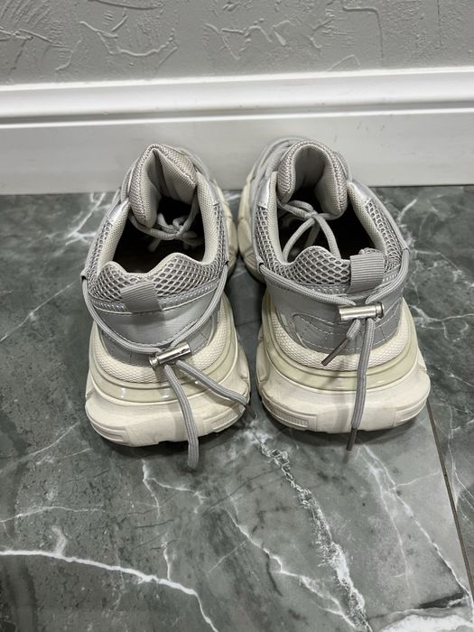 Кроссовки женские