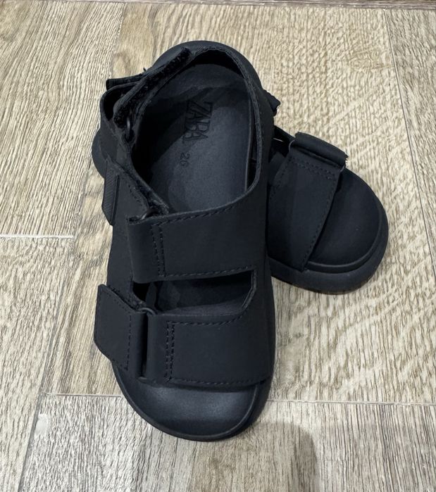 Продаются детские сандали Zara.
