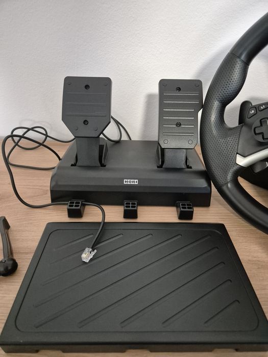 Volan PS5 originală.Compatibilitate: PS5, PS4 și PC.Ideal pentru: Gran Turismo 7