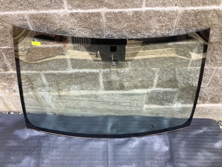 Предно стъкло за тойота ярис/Toyota yaris 06-11г