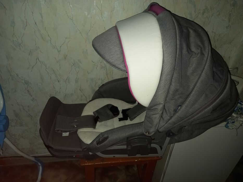 Продам коляску 3 в 1 adamex vicco