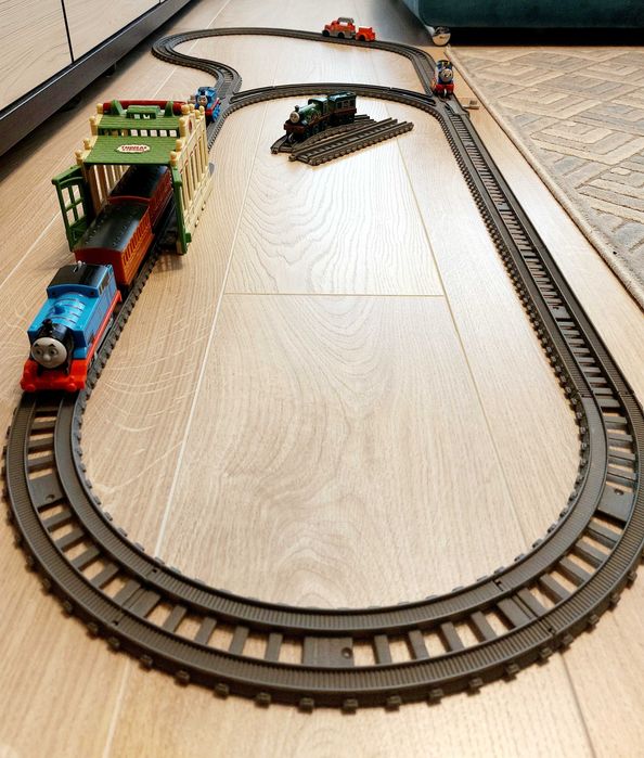 Set 5 trenulete + sine si depou Thomas si prietenii / Thomas and friends