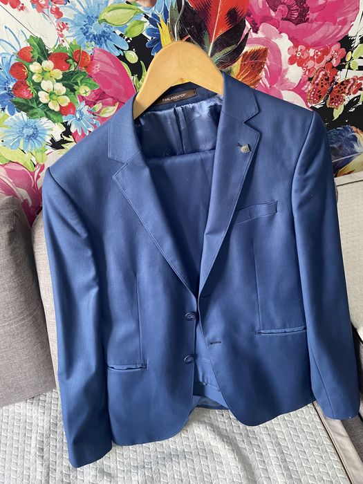 Продам синий костюм