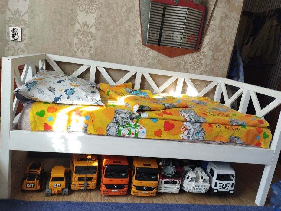 Продам кровать с матрасом  170см*90