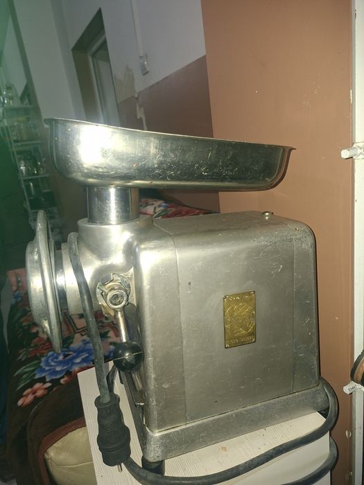 Masina de tocat carne