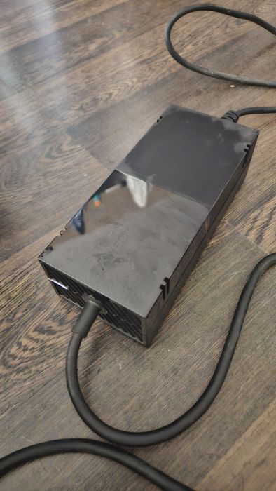 Xbox one с оригинална кутия и безжичен джойстик