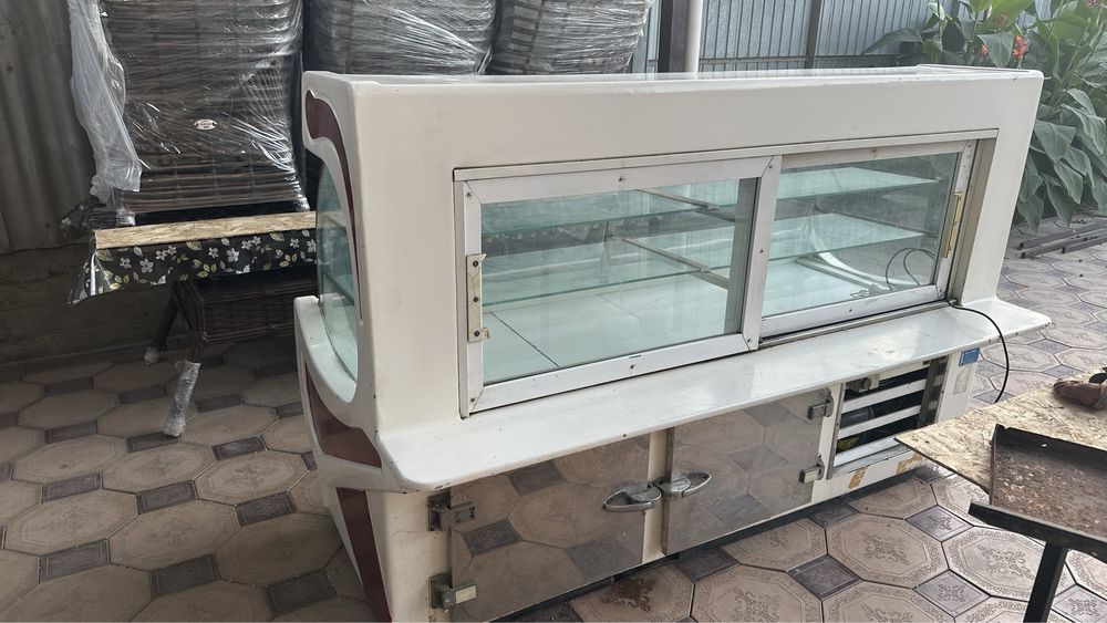 Холодиьник витринный