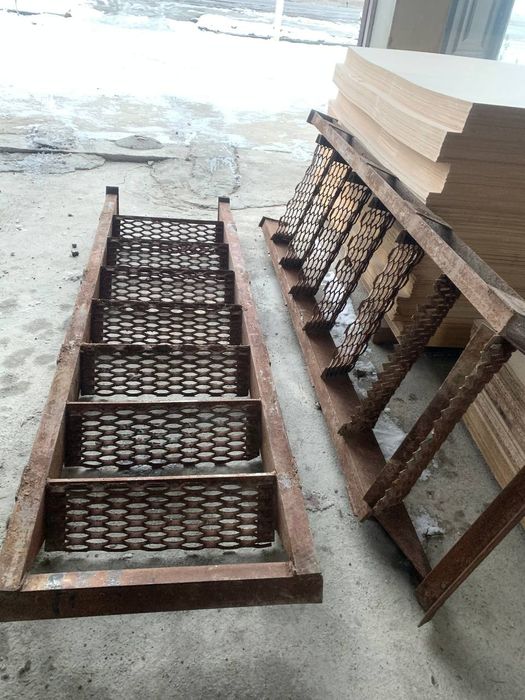 Лесница сотилади 2.8 м ликдан 2 та 5. м бор бакват швелирдан ясалган