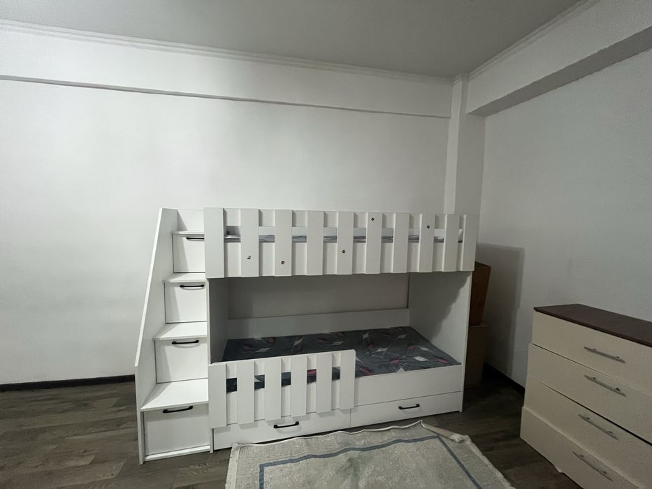 продам двухярусную кровать