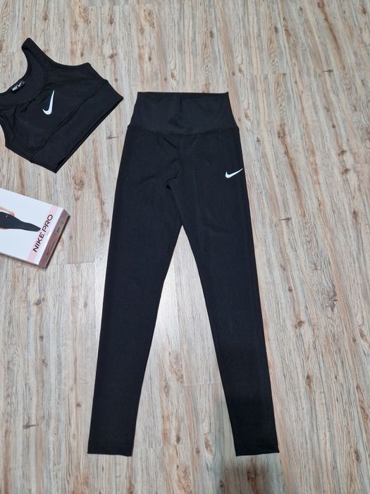 Set colanti si bustiera Nike