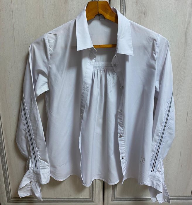 Продам  блузки белые