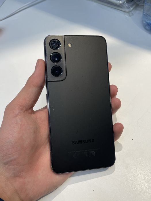Samsung S22 в хорошем состояние