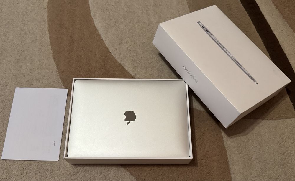 MacBook Air M1 13 inch 8/256