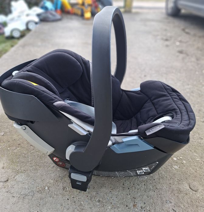 2 бр. Бебешки столчета за кола