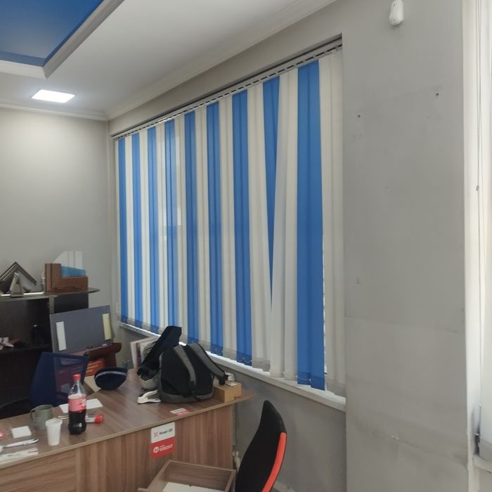 Жалюзи сине-белые