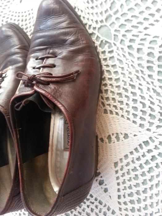 затворени ниски и обувки на ток