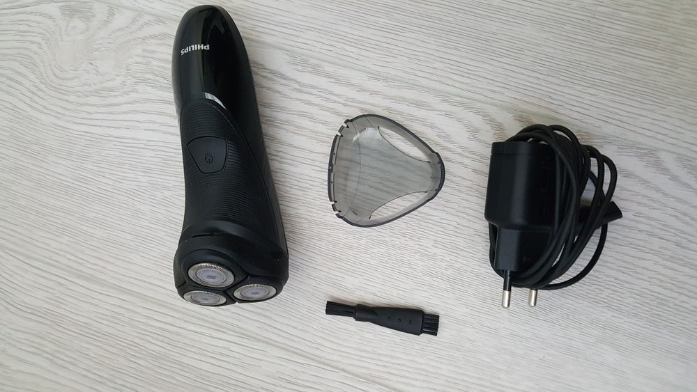 Masina aparat de barbierit ras Philips