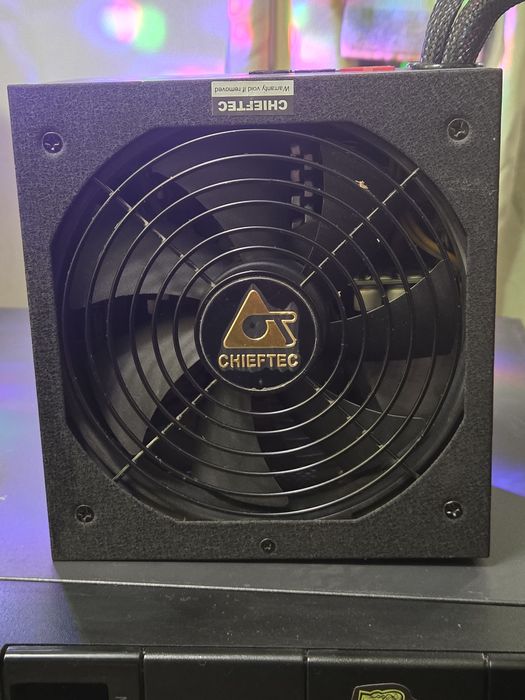 Захранване за  компютър 750W ОТЛИЧНО .


+1
Това е захранващ блок за