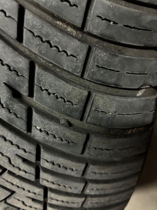 2 броя всесезонни гуми Pirelli 235/55/18