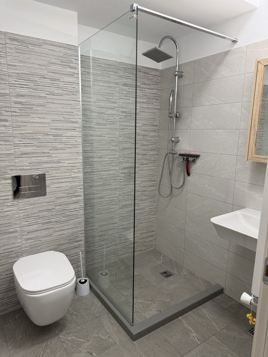 De închiriat apartament 3 camere