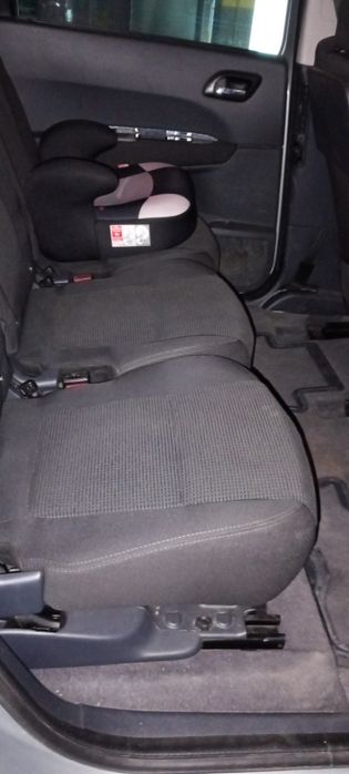 Vând Peugeot 5008 an.2012