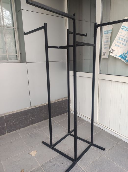 Стойки и вешалки плечики