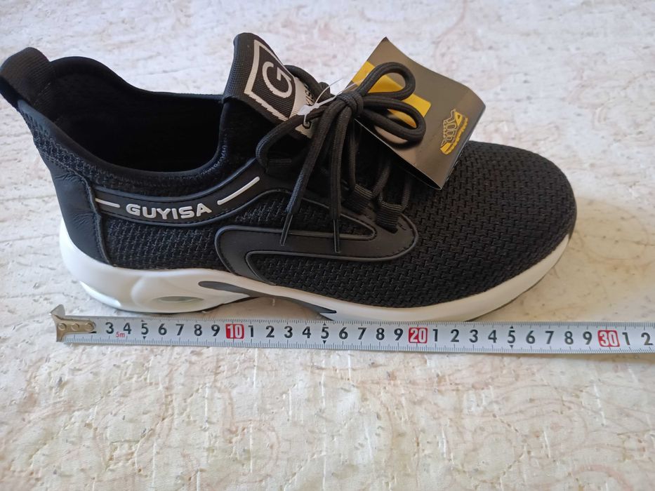 Кроссовки,подходят как для работы,так и для повседневной носки !