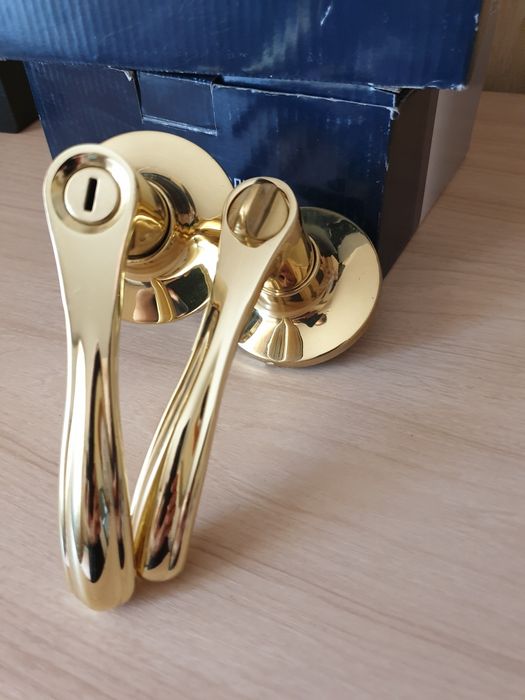 Продам дверные ручки